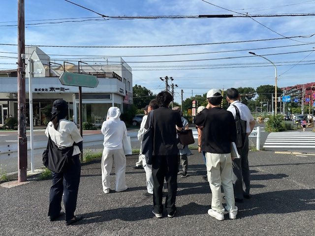 第四小学校での通学路合同点検時の写真