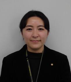 写真：委員　小柳郁美