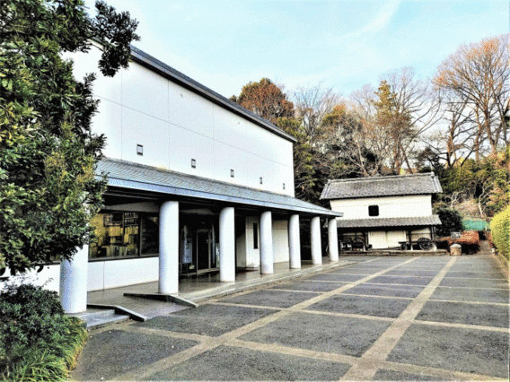 写真：歴史民俗資料館　外観