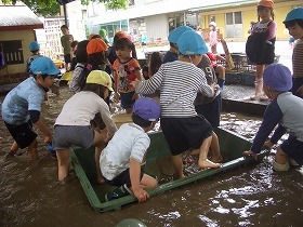 写真：園児たちの様子