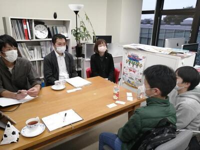 写真：打ち合わせの様子