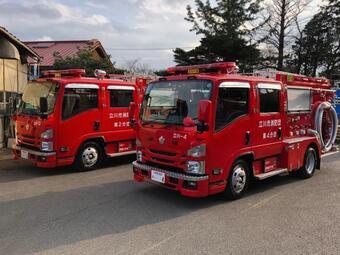 写真：2台の消防自動車