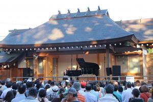 写真：阿豆佐味天神神楽殿