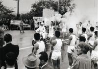 写真：東京オリンピック聖火リレーの様子