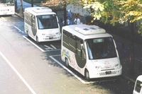 写真：駐車中のくるりんバス