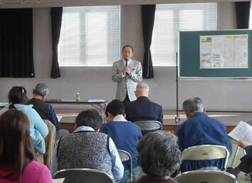 写真：地域別ミーティングの様子