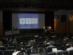 写真：基調講演の様子1