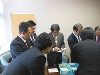 写真：質問対応の様子