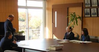 写真：旭川市議会議長表敬訪問の様子