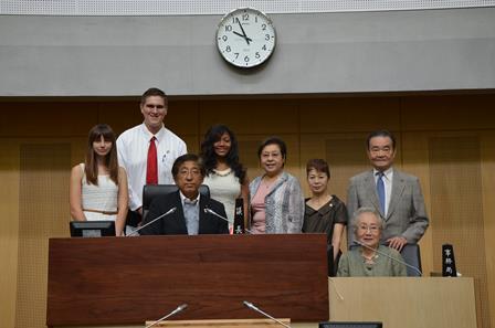 写真：サンバーナディノ市高校生の表敬訪問の様子