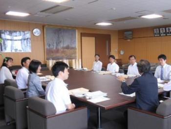 写真：新人議員説明会の様子