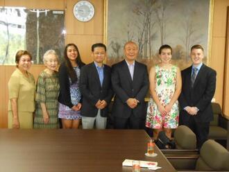 写真：サンバーナディノ市交換留学生表敬訪問の様子