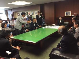 写真：総会及び要請行動の様子