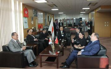 写真：ベラルーシ大使が来庁する様子