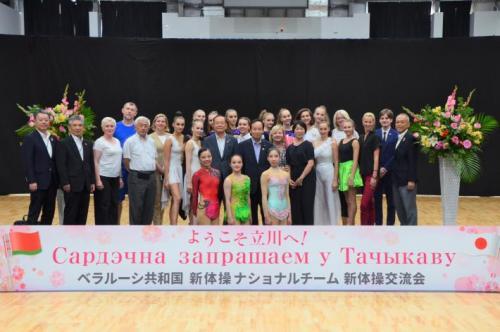 写真：ベラルーシ新体操チームとの記念写真