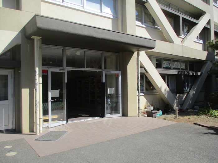 写真：中庭から見た上砂学童保育所