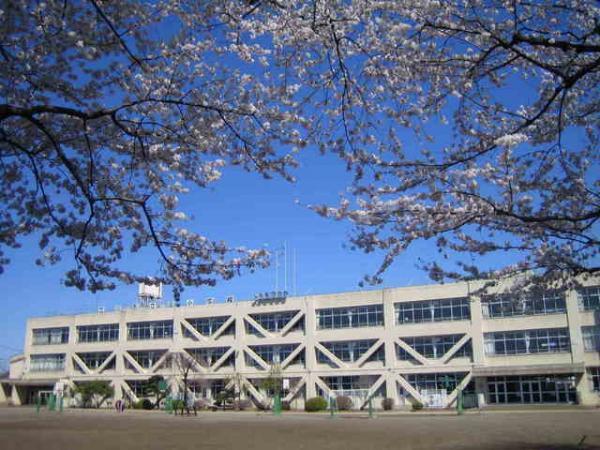 写真：立川市立幸小学校外観