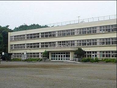 写真：立川市立第八小学校外観