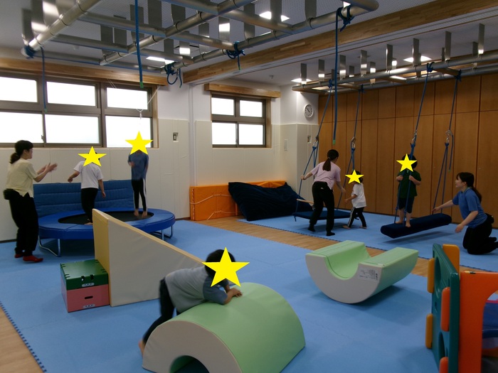 写真：室内運動遊び