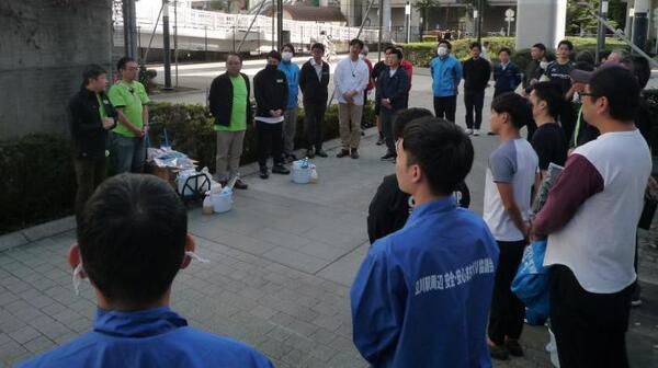 写真：環境浄化　説明を受ける様子