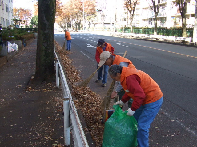 写真：道路の美化活動の様子1