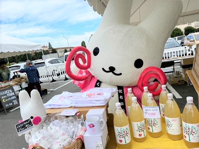 写真：くるりんグッズとくるりん