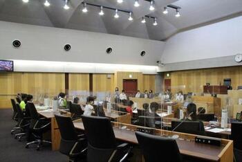 写真：第5回こどもとおとなのはなしあい in 市議会議場2
