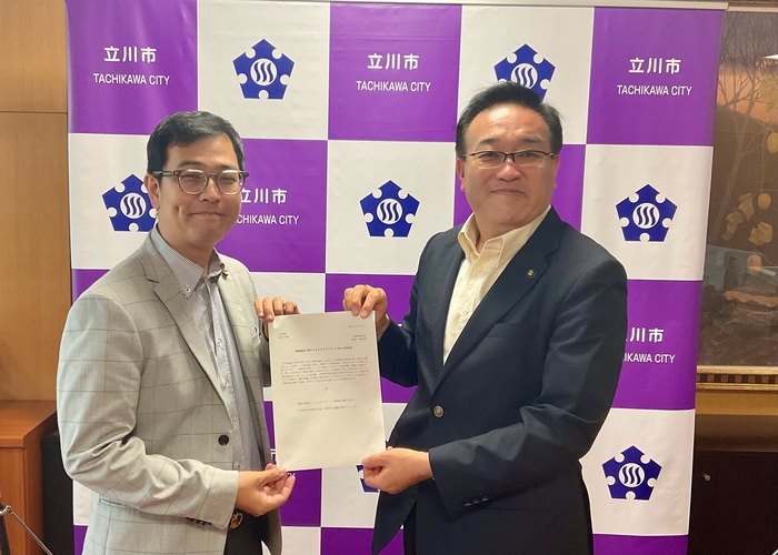 要望書等提出の様子（環境建設委員会）