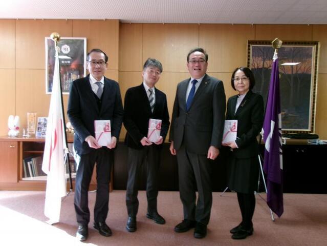 写真：医療従事者等応援金贈呈式の様子