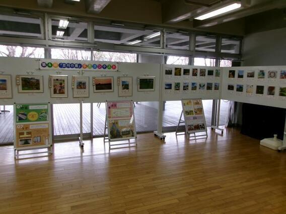 写真：市役所多目的プラザでの展示会