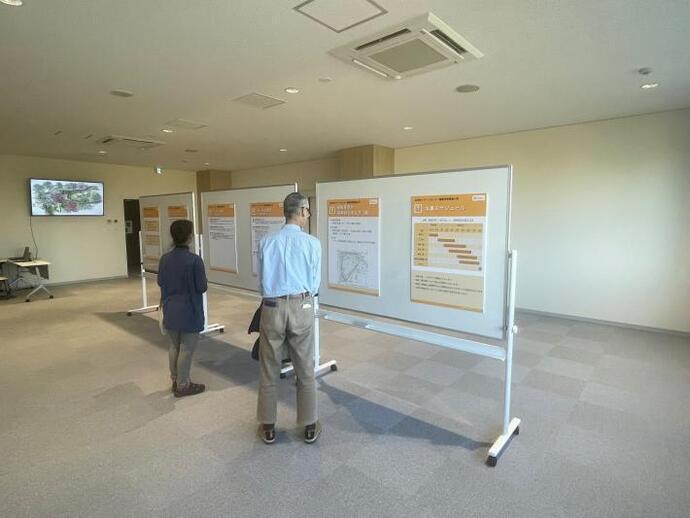 写真：会場のパネル展示