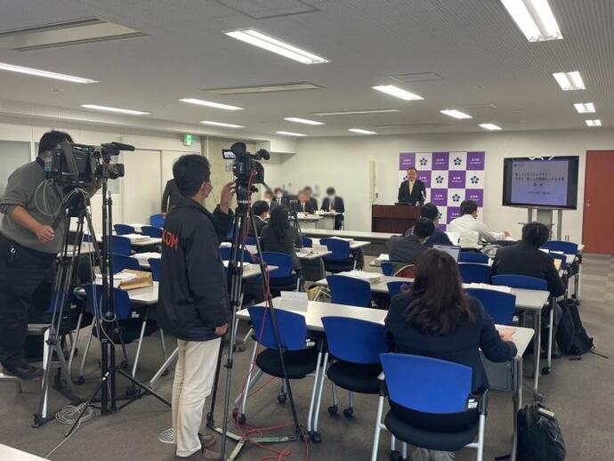 写真：定例記者会見（令和6年2月13日)