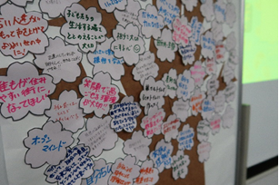 写真：桜の花びらの形のメッセージカード