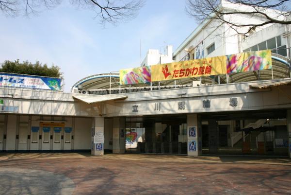 写真：立川競輪場 正面入場口