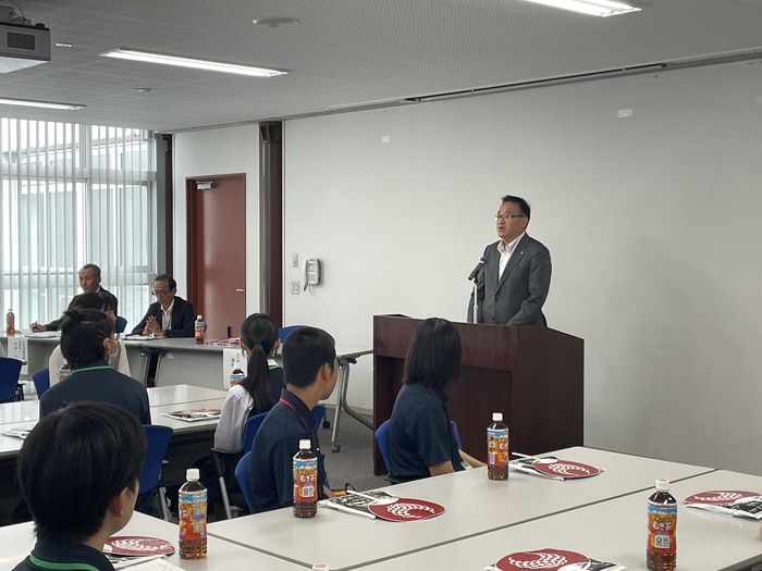 立川市大町市姉妹都市中学生サミットの様子