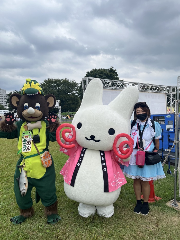 他市キャラクターと写真撮影2