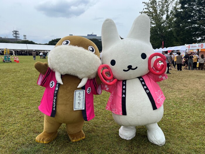 他市キャラクターと写真撮影