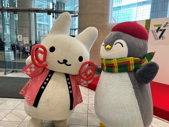 公式キャラクター立川ぺんぞうと写るくるりん