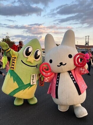 福生市キャラクターと写真をとるくるりん