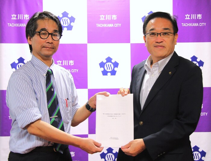 写真：答申金井会長