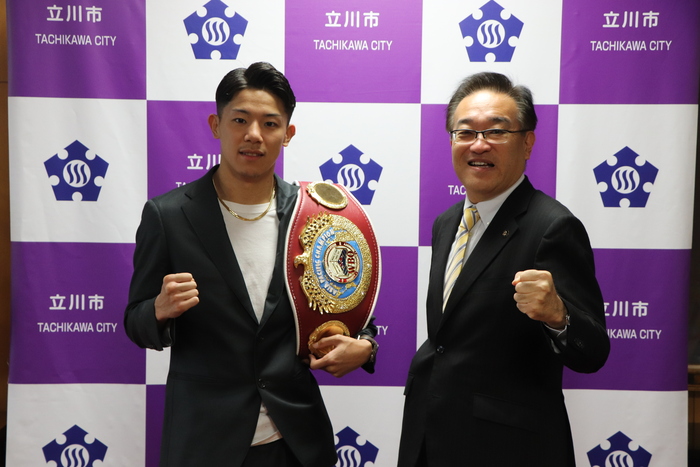 渡邊海選手と酒井市長のツーショット