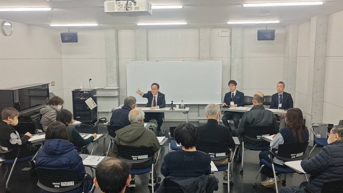 写真：高松学習館で開催されたタウンミーティングの様子