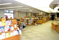 写真：中央図書館(4階こどもの本のフロア)