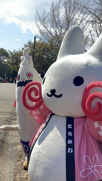 応援するくるりんとウドラ