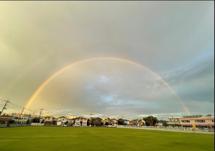 写真：二重にかかった虹の橋