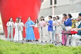 立川いったい音楽まつりの様子（赤い植木鉢前）