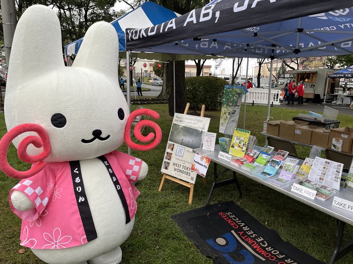 立川観光案内ブースを紹介するくるりん