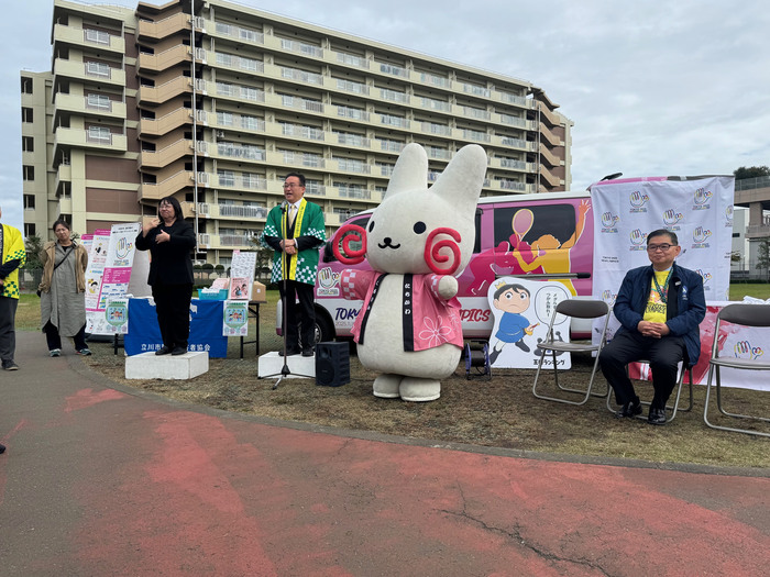 東京2025デフリンピックキャラバンカー来訪の様子