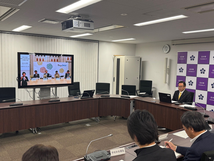 小池都知事との意見交換の様子