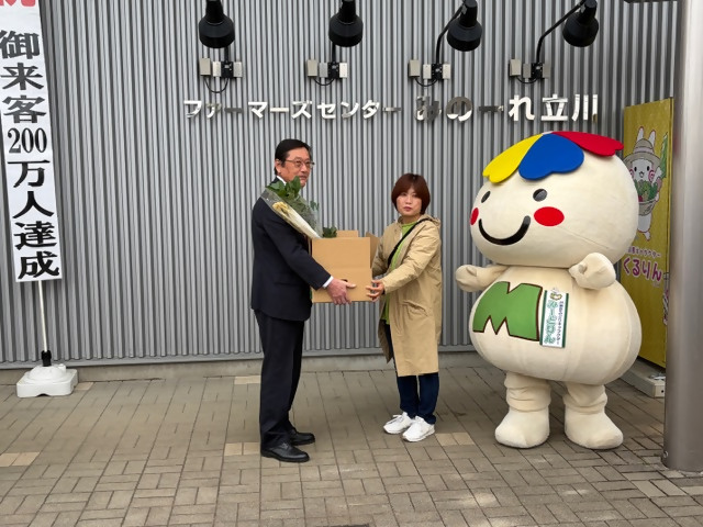 組合代表理事組合長と稲場さん